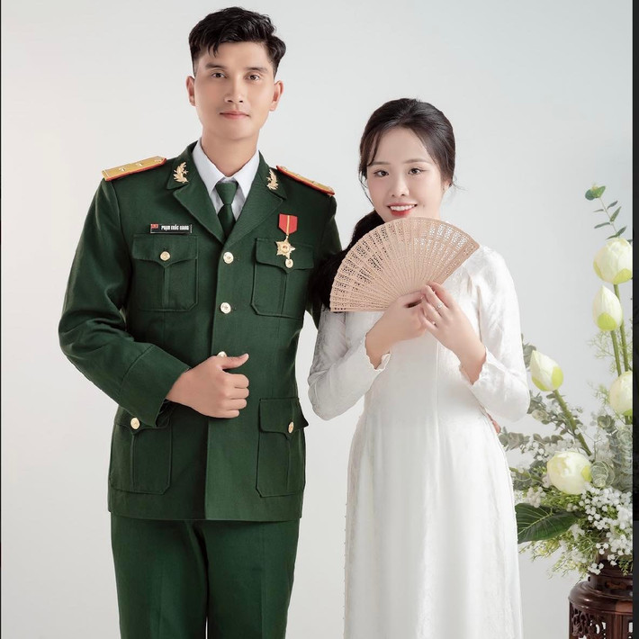 Anh là một trong 68 quân nhân được cử sang Nga tham gia lễ duyệt binh, thể hiện sự gắn bó và hợp tác giữa hai nước trong lĩnh vực quốc phòng.