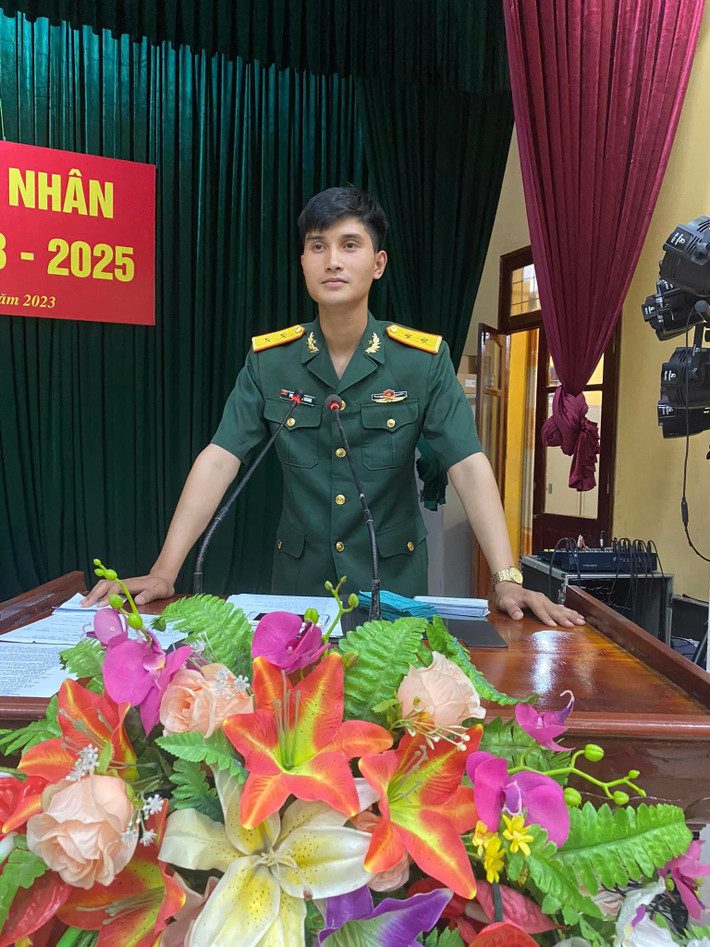 Trung tá Phạm Khắc Giang sinh năm 2000, quê tại Thuận Thành, Bắc Ninh, hiện công tác tại Trường Sĩ quan Lục quân 1.