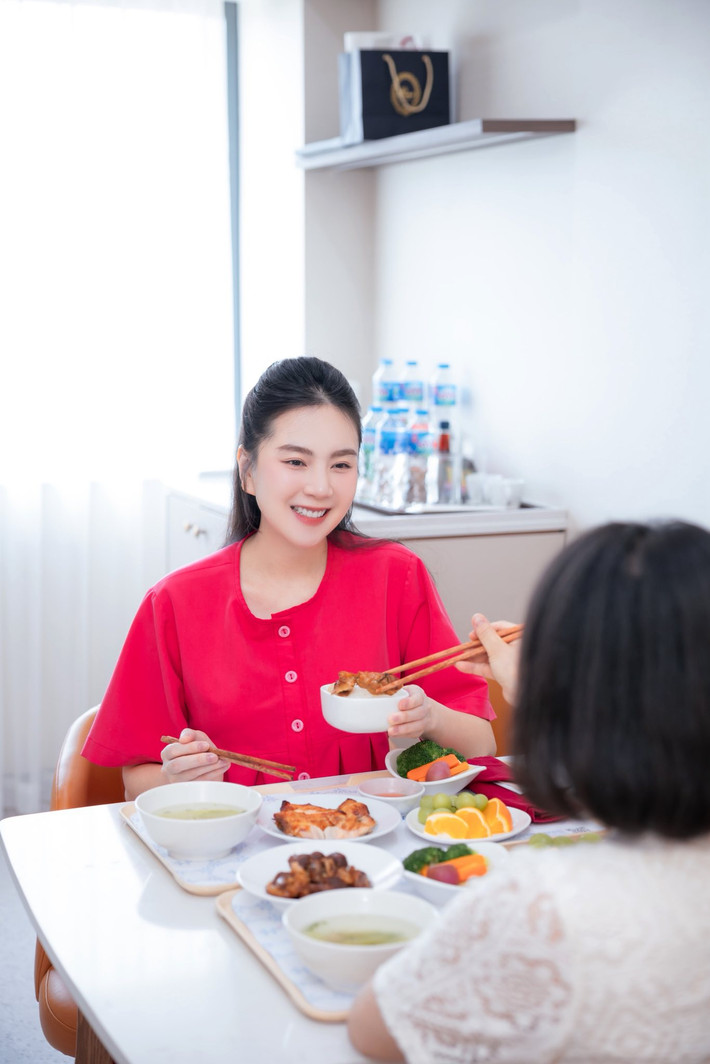 Sau khi tái hôn với doanh nhân Bắc Giang vào tháng 8/2023, Mai Ngọc thoải mái hơn trong việc chia sẻ cuộc sống hôn nhân. Cô nàng cập nhật về cuộc sống bình dị hàng ngày, những bữa ăn đến chế độ tập luyện.