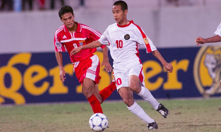 Kurniawan Dwi Yulianto (Indonesia, 13 bàn). Kurniawan được biết đến với biệt danh "Kurus" (gầy gò), là cầu thủ ghi bàn xuất sắc tại AFF Cup trong giai đoạn 1996-2004 với tổng cộng 13 bàn thắng. Anh cùng các đồng đội lọt vào đến chung kết AFF Cup năm 2002 và 2004, bán kết năm 1996 và 1998. Tuy nhiên, những đóng góp tích cực của Kurniawan cũng không đủ để Indonesia được một lần chạm tay vào cúp vàng Đông Nam Á. Chân sút này từng có thời gian chơi cho đội trẻ UC Sampdoria của Italy, rồi sau đó khoác áo Luzern ở Thụy Sĩ vào những năm 1990.