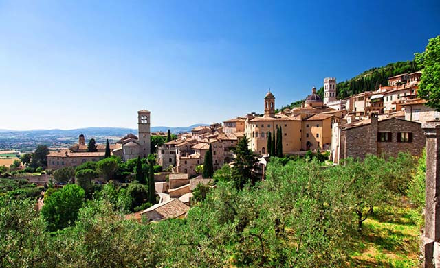 4. Không được đến Tuscany, Umbria và Le Marche Tại Ý có một vài địa điểm bí ẩn mà du khách không được phép ghé thăm. Thay vào đó, du khách có thể khám phá những góc ẩn khu vực miền Trung nước Ý như Orvieto, Spoleto, Urbino và Ravenna. Hãy yên tâm rằng những địa điểm này có rất nhiều điều thú vị đang chờ mọi người đến khám phá.