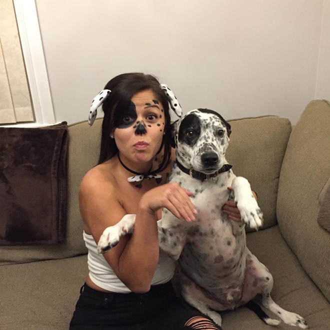 Cảm hứng hóa trang đôi khi đến từ chính những thứ xung quanh cuộc sống. Bộ trang phục Halloween này xứng đáng được cộng điểm sáng tạo. Ảnh: @thatkidnorris.