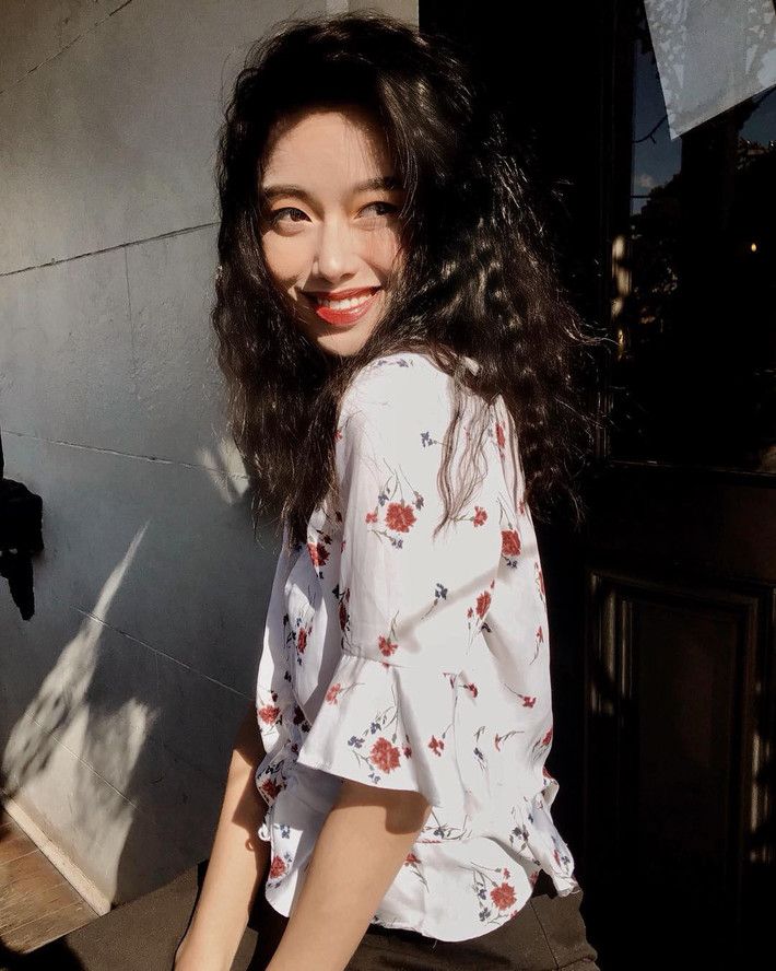 Được biết, Thảo Dung sinh ra và lớn lên tại Hà Nội, từng là cựu học sinh chuyên tiếng Nga của trường THPT chuyên Hà Nội Amsterdam trước khi sang Úc du học.