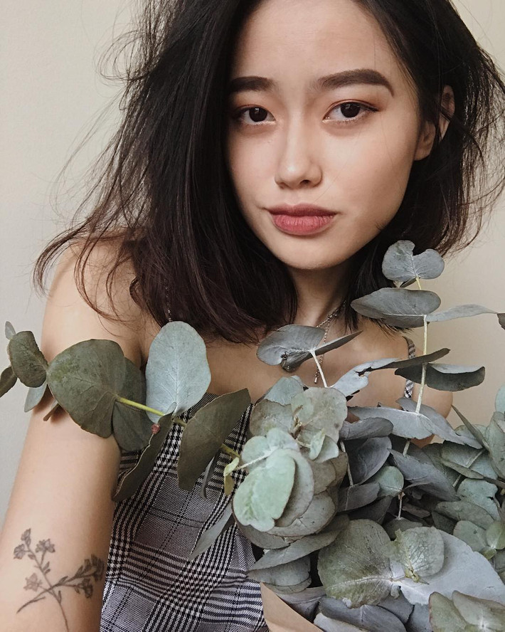 Cô bạn chia sẻ: "Hồi trước mình học lớp 10 chuyên Nga ở chuyên Amsterdam Hà Nội, sau đó sang Mỹ học từ đầu năm lớp 11 tại trường Lincoln Academy. Sau khi tốt nghiệp thì mình sang Úc học đại học đến bây giờ."
