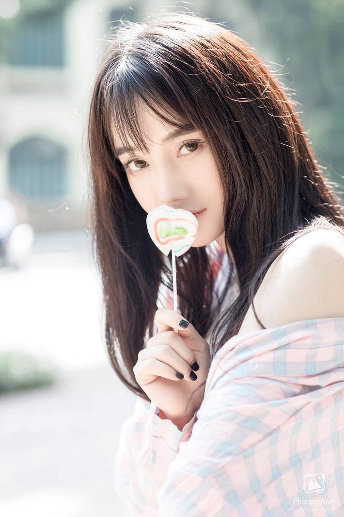 Hot girl Hảo sinh năm 1996 hiện đang làm người mẫu và diễn viên tự do. Cô bạn xinh đẹp là cựu sinh viên của Học viện Nông nghiệp.