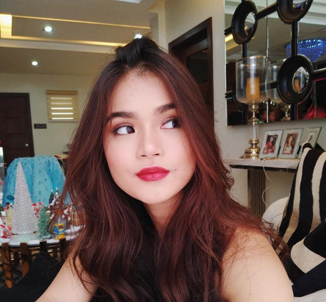 Hot girl Maris Racal khá nổi tiếng tại Philippines. Ngôi sao ở Philippines này gây chú ý nhờ vẻ ngoài xinh đẹp, ngọt ngào. Cô thu hút 2,7 triệu lượt theo dõi trên Instagram.