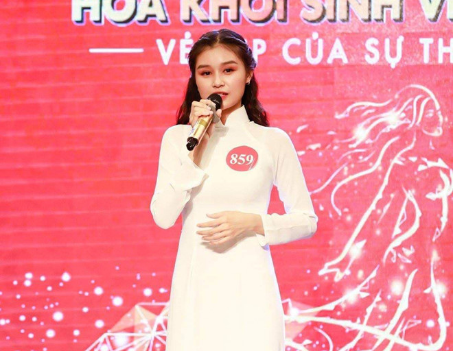 Lê Thị Phương Đoan là sinh viên Đại học Công nghiệp TP.HCM. Cô gái đến từ Đồng Tháp sở hữu vẻ đẹp chân chất, gây ấn tượng bởi giọng nói ngọt ngào và truyền cảm.