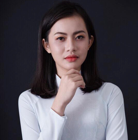 Nguyễn Thị Thúy Hảo là sinh viên Đại học Luật TP.HCM. Cô sở hữu nét đẹp sắc sảo, khác biệt so với các cô gái còn lại. Quan niệm của cô là con gái đẹp thôi chưa đủ, phải giàu lòng nhân ái, nhân hậu và thuần khiết.