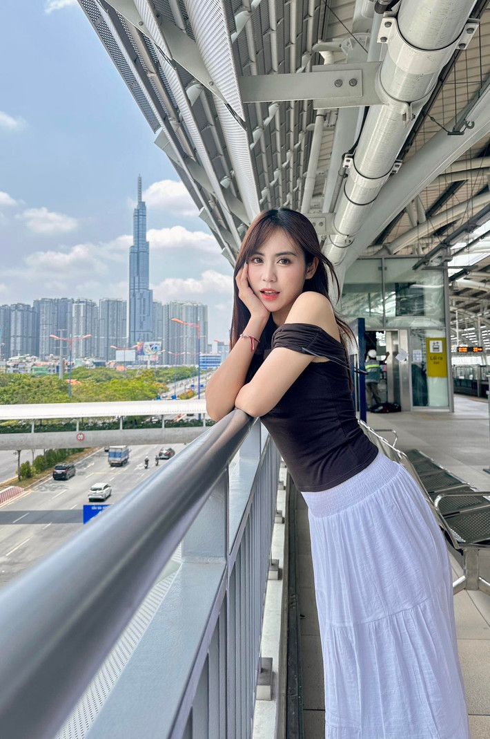 Trong buổi tổng duyệt, Maysaa đã có dịp gặp gỡ và trò chuyện với các chiến sĩ Lào tham gia chương trình. Cô chia sẻ: “Tôi muốn ở lại Việt Nam sau khi học xong thạc sĩ.” Đặc biệt, cô còn hài hước nói rằng nếu "lấy được chồng Việt Nam" thì sẽ ở lại luôn.