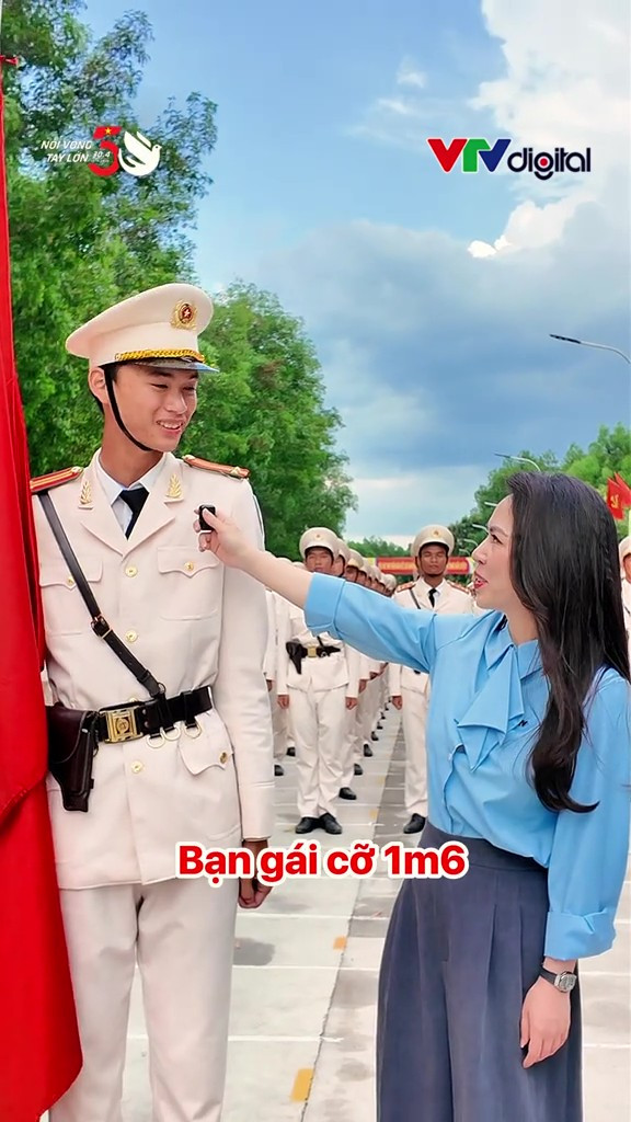 Gia Bảo chia sẻ rằng anh là người cao nhất trong đội hình diễu binh và phải điều chỉnh bước đi để đồng bộ với các đồng đội: "Do bọn em có tập luyện, em cố gắng bước ít lại và các bạn bước dài ra để có thể đi đội hình cùng với em" .