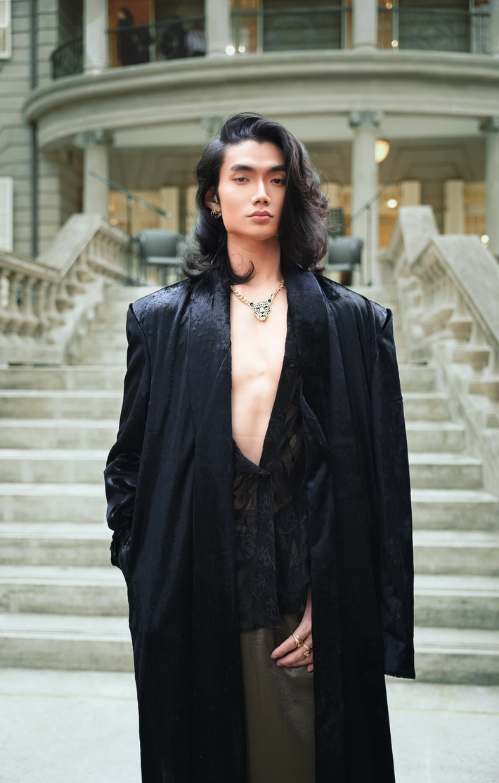 Trước khi trở thành nhà sáng tạo nội dung thời trang, Harry Nista từng là tiếp viên hàng không. Tuy nhiên, anh cảm thấy công việc này không thể thỏa mãn đam mê sáng tạo của mình. Vì vậy, anh quyết định rẽ hướng, bắt đầu hành trình trở thành fashionista từ cuối năm 2023.