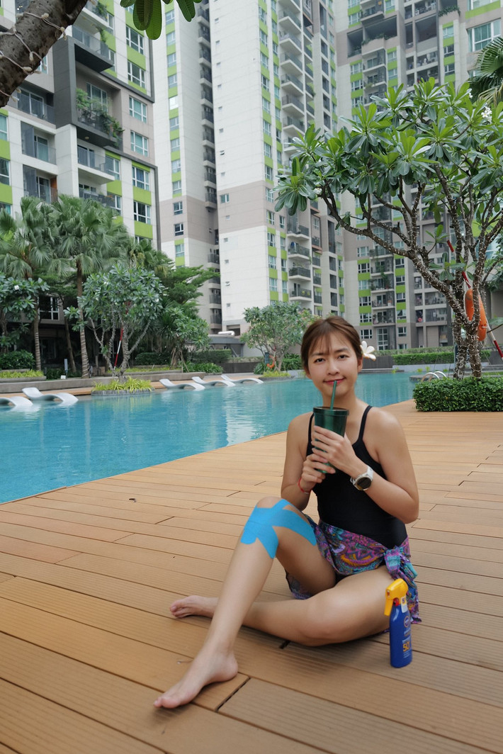 Khả Ngân từng nhiều lần gây ấn tượng với hình ảnh trẻ trung và phong cách thời trang biến hóa đa dạng. Tuy nhiên, trong những shoot hình mới này, cô nàng lại toát lên vẻ đẹp trưởng thành, tự tin và đầy cuốn hút – đúng chất một “nàng thơ” của mùa hè.