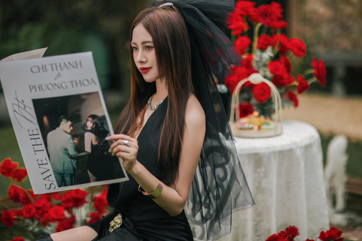 Cô dâu Việt Phương Thoa với lối trang điểm đậm sắc nét đầy ấn tượng.