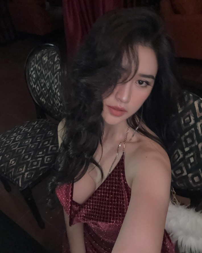 Quyên Qui sở hữu nhan sắc mặn mà, sắc sảo. Người đẹp đến từ Gia Lai từng lọt Top 11 Miss Earth Vietnam 2023.
