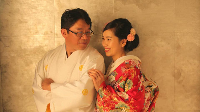 Đối mặt với lời tỏ tình của người vợ hiện tại, anh Masato khá bối rối, anh còn hỏi lại Quyên rằng có biết tuổi của mình không, không ngờ ở tuổi này vẫn có thể quen được một cô gái trẻ trung như vậy.