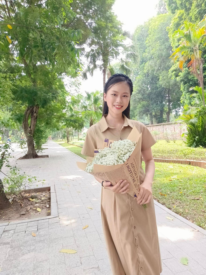 Khác vẻ ngoài mảnh mai, nhẹ nhàng, Kiều Trinh tự nhận xét bản thân là người cá tính, mạnh mẽ trong học tập và công việc.