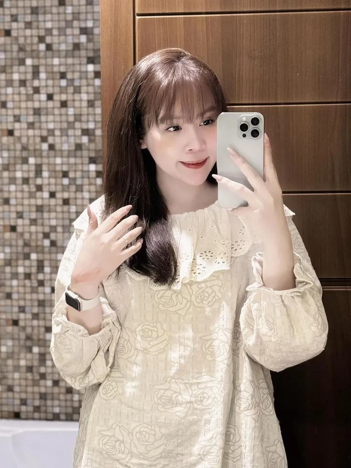 Hiện tại cô nàng đang làm việc lĩnh vực thẩm mỹ, kèm theo kinh doanh riêng.