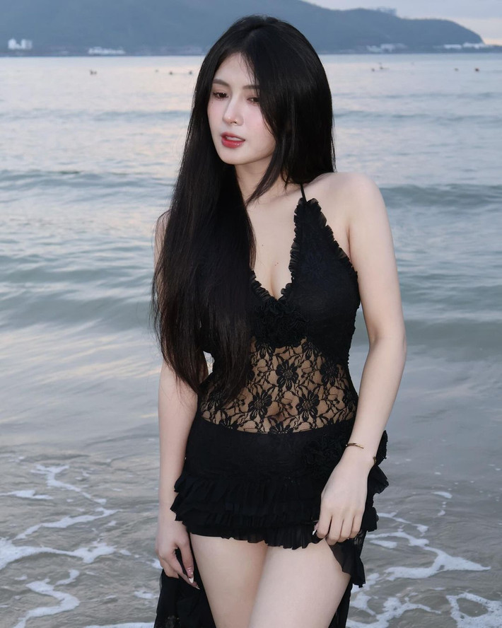 Hot girl TikTok Quỳnh Alee (SN 2001, tên thật là Bùi Thị Quỳnh, Thanh Hóa) được biết đến là một TikToker và streamer có tiếng.