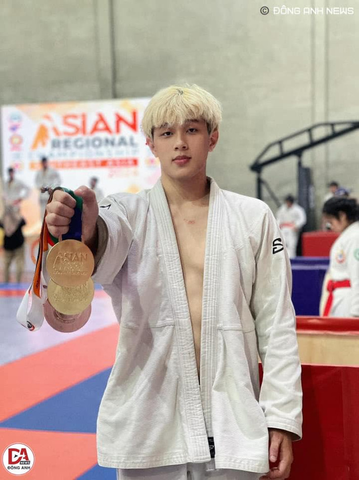 Anh được đánh giá là vận động viên trẻ tiềm năng của bộ môn Jujitsu.