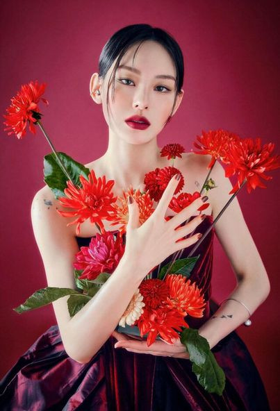 Noze hiện đang nhận được nhiều sự ưu ái khi cộng đồng mạng gọi cô là “nữ dancer đẹp nhất Hàn Quốc”. Thậm chí, nhiều người còn cho rằng việc Noze không lựa chọn trở thành một thần tượng là khá đáng tiếc.