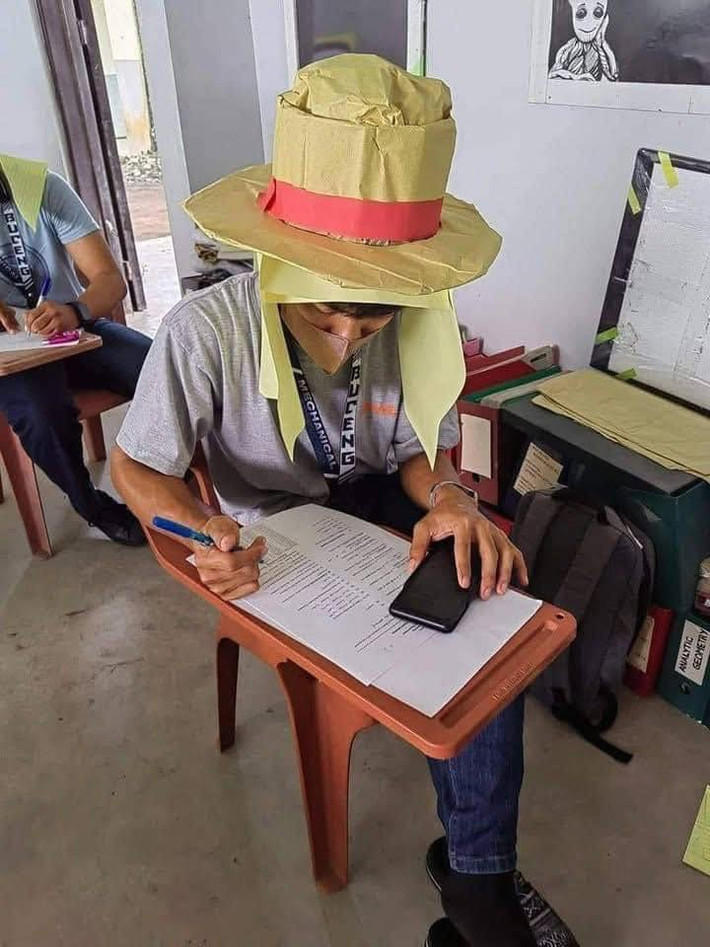 Chắc cậu bạn này mê nhân vật Luffy lắm.