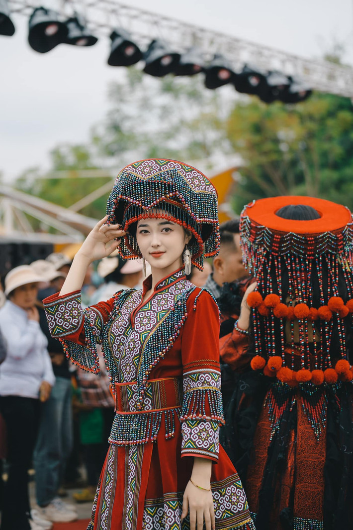 Xem những bức ảnh của Giàng Thị Váng, netizen khen ngợi nhan sắc của "sơn nữ Tây Bắc".
