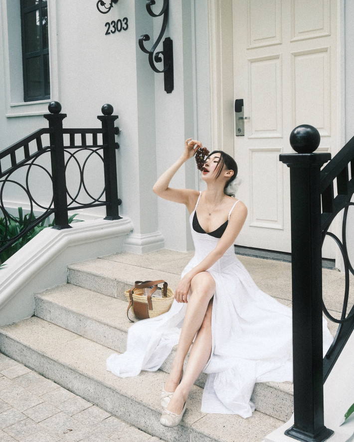 Dù không hoạt động nhiều trong giới giải trí, tuy nhiên nàng "hot girl đời đầu" Sunht vẫn được cộng đồng mạng nhớ đến nhờ sở hữu vẻ ngoài thu hút và hội bạn thân gồm những tên tuổi đình đám.
