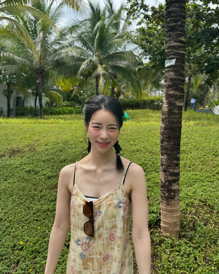 Những hình ảnh của ngôi sao xứ kim chi thu hút lượng tương tác lớn. Nhiều fan tại Hàn Quốc và cả Việt Nam dành những lời khen cho vẻ ngoài trẻ trung của nữ diễn viên, nhất là khi cô khi trang điểm nhẹ nhàng, diện đầm đơn giản.