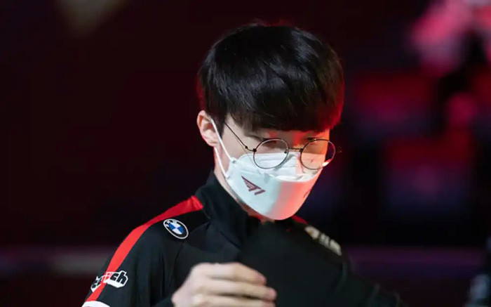 Thi đấu LMHT chuyên nghiệp 10 năm, Faker chính là biểu tượng của bộ môn này với những thành tích vô tiền khoáng hậu. Suốt 10 năm ấy, "Quỷ Vương" đã chinh phục vô số danh hiệu đỉnh cao cùng T1.