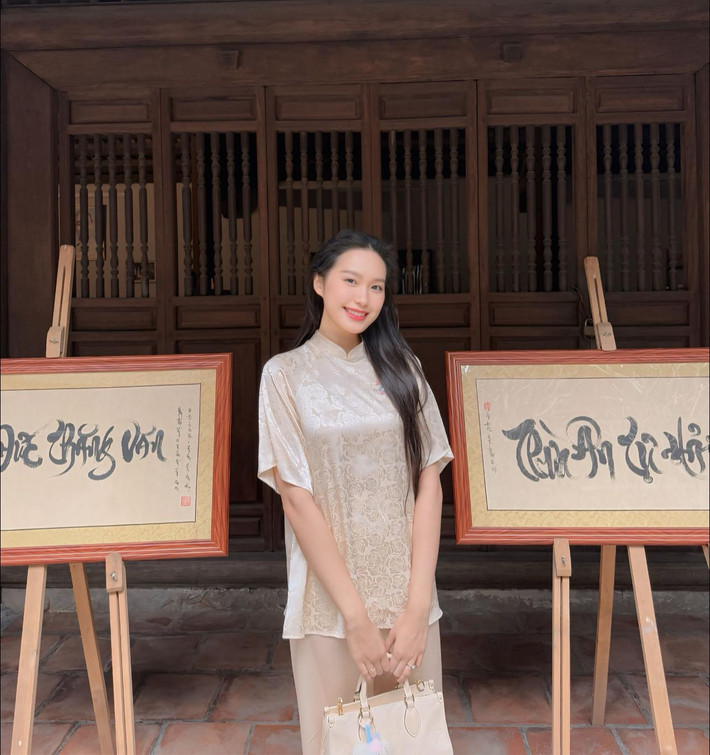 Sau khi sinh em bé Doãn Hải My nhanh chóng lấy lại vóc dáng thon gọn, cô nàng còn được nhiều người nhận xét "gái một con mòn con mắt" khi nhan sắc ngày càng mặn mà, thăng hạng.