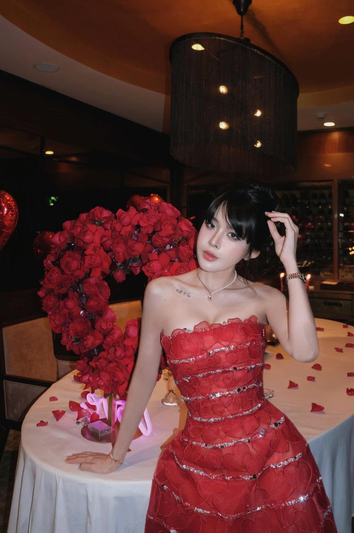 Văn Thanh và Bích Hạnh Được netizen đồn đoán có mối quan hệ tình cảm từ đầu năm 2024, khi cả hai cùng thực hiện một bộ ảnh Tết.
