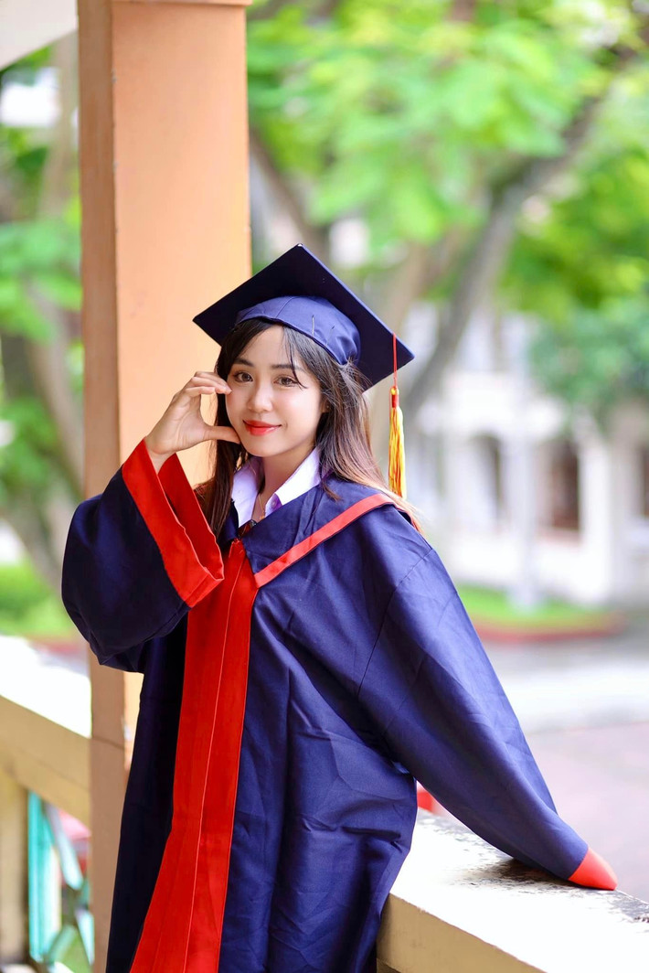 Những bức hình tốt nghiệp của cô gái Lào nhanh chóng thu hút sự chú ý từ netizen, đến hiện tại, bài đăng của Maysaa đã có hơn 32.000 lượt yêu thích cùng hàng nghìn bình luận.
