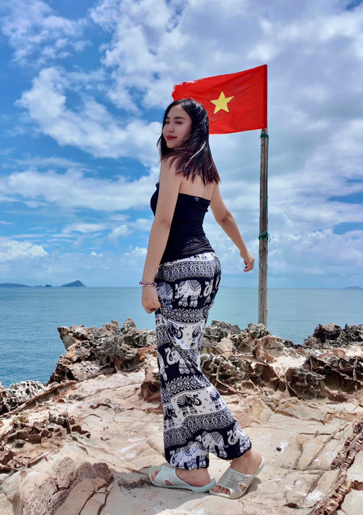 Cách nói chuyện duyên dáng, khiêm tốn của cô gái Lào lấy được thiện cảm của rất nhiều người. Ở phần bình luận của các bài đăng, Maysaa đều nhận về nhiều lời khen ngợi từ netizen Việt, cũng những lời động viên tinh thần cô gái 22 tuổi.