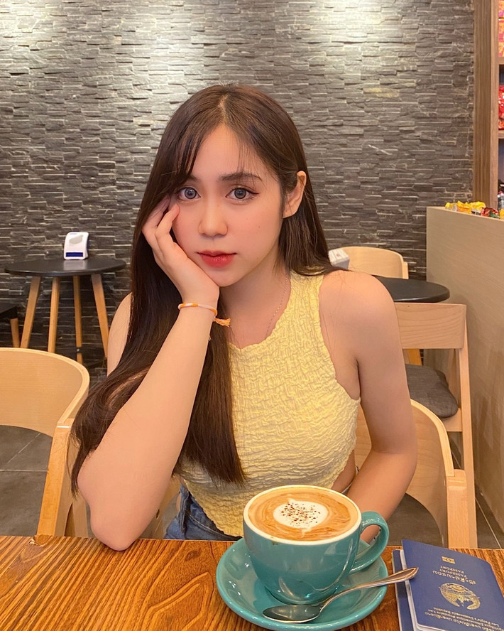 Cô bạn Lào sở hữu gương mặt xinh xắn, dễ gần. (Ảnh: FBNV)
