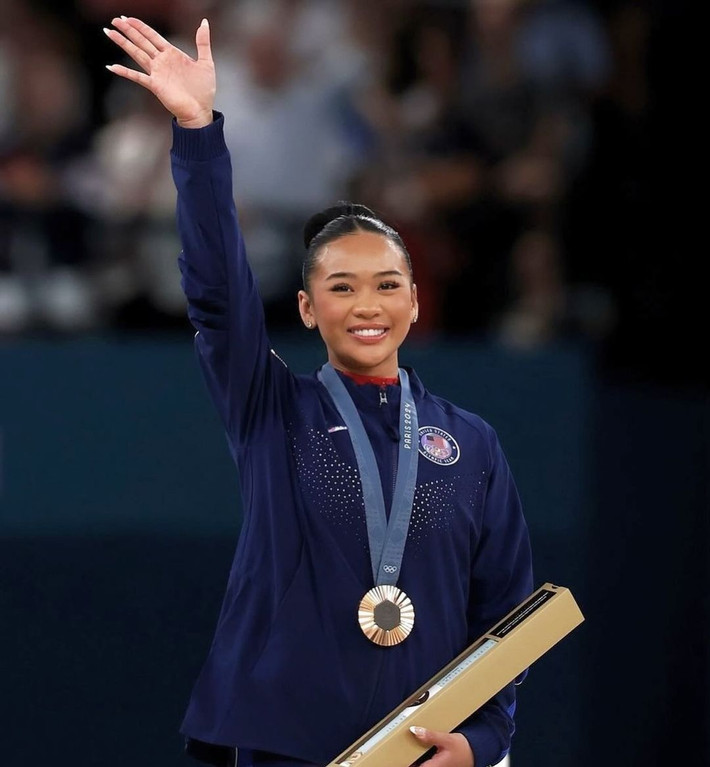 Lần thứ hai tham gia thi đấu tại Olympic, nữ VĐV sinh năm 2003 giành được một HCV đồng đội và hai huy chương đồng cá nhân. Kết thúc phần thi cuối cùng của mình, Sunisa chia sẻ bản thân chỉ thèm một tô phở lớn tại Paris (Pháp) nhưng không biết quán ăn nào.