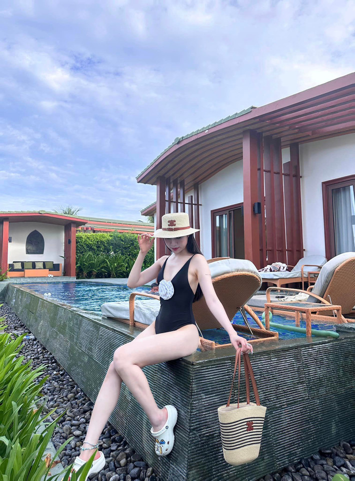 Không chỉ vậy, Nụ Nguyễn còn có nước da trắng sứ mịn màng khiến nhiều người mơ ước.