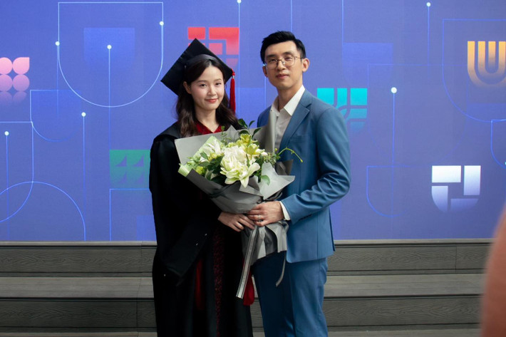 Minh Đạt hiện đang là Giám đốc vận hành (COO) chi nhánh của nhựa Duy Tân ở Mỹ. Thiếu gia bắt đầu đảm nhận vị trí này từ tháng 6/2016, tính đến hiện tại đã được gần 8 năm. Trong thời gian đó, anh cũng là trợ lý TGĐ của nhựa Duy Tân. Trong khi đó, Midu là nữ diễn viên nổi tiếng, cô cũng là một nhà đầu tư bất động sản với khối tài sản khổng lồ. Cả 2 được đánh giá là trai tài gái sắc.