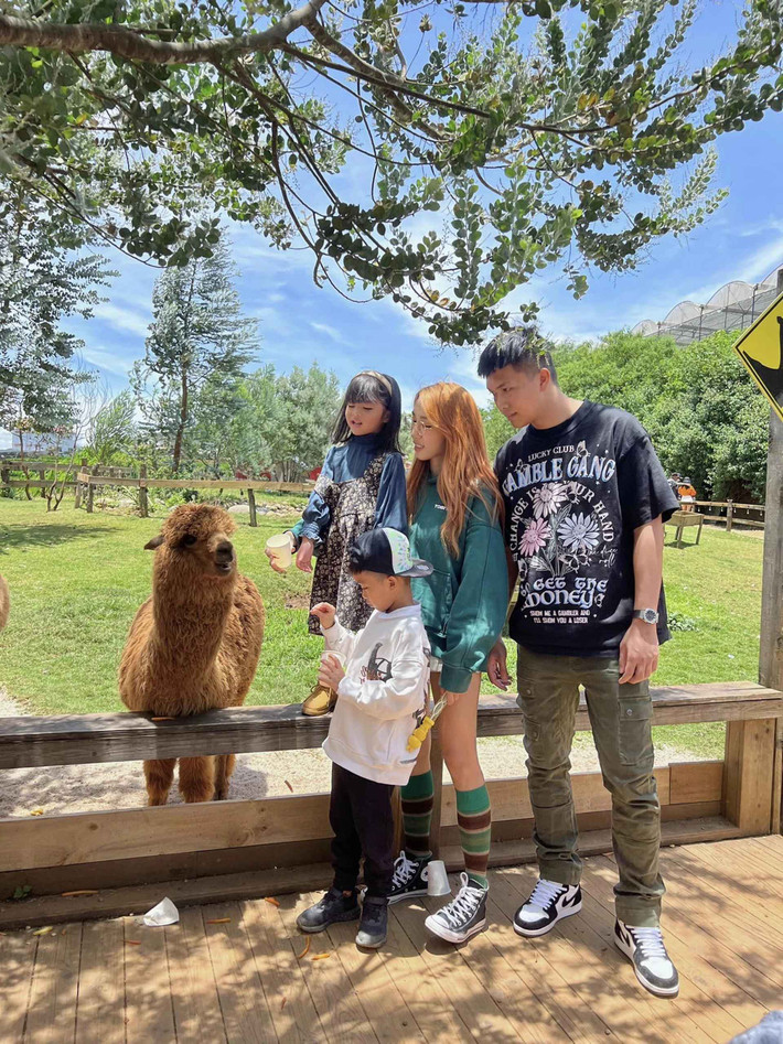 Kể từ khi công khai mối quan hệ tình cảm, Emily - BigDaddy quyết định đồng hành chung trong nhiều dự án âm nhạc, thành công tìm được chỗ đứng trong lòng người hâm mộ.
