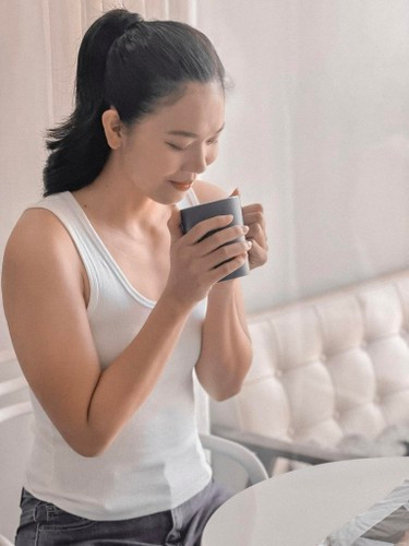 Bên cạnh đó, nụ cười rạng rỡ của Ánh Viên trong từng khung hình cũng ghi điểm tuyệt đối trong lòng khán giả.