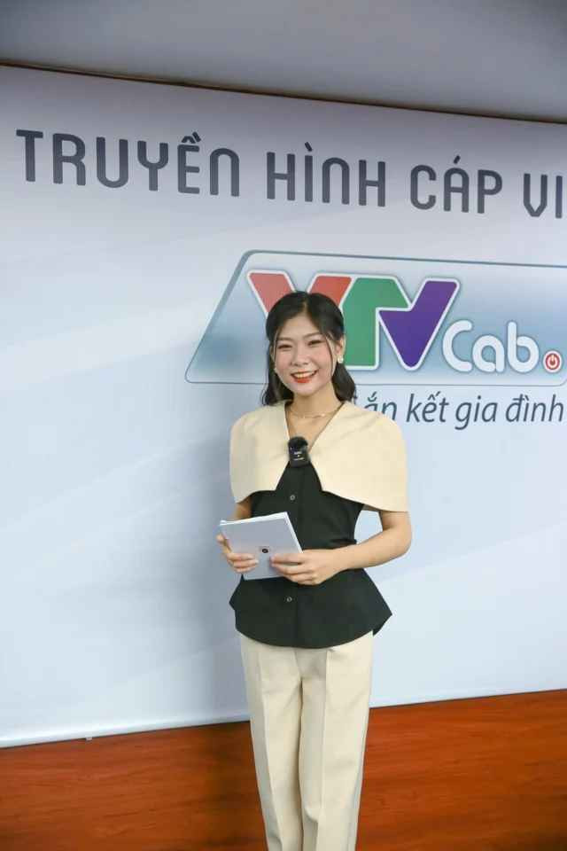 Bên cạnh đó, Khánh An cũng muốn tự tin và nâng cao hình ảnh cá nhân của mình nên quyết định can thiệp dao kéo. Được biết, chi phí cho nhan sắc này gần 70 triệu đồng.