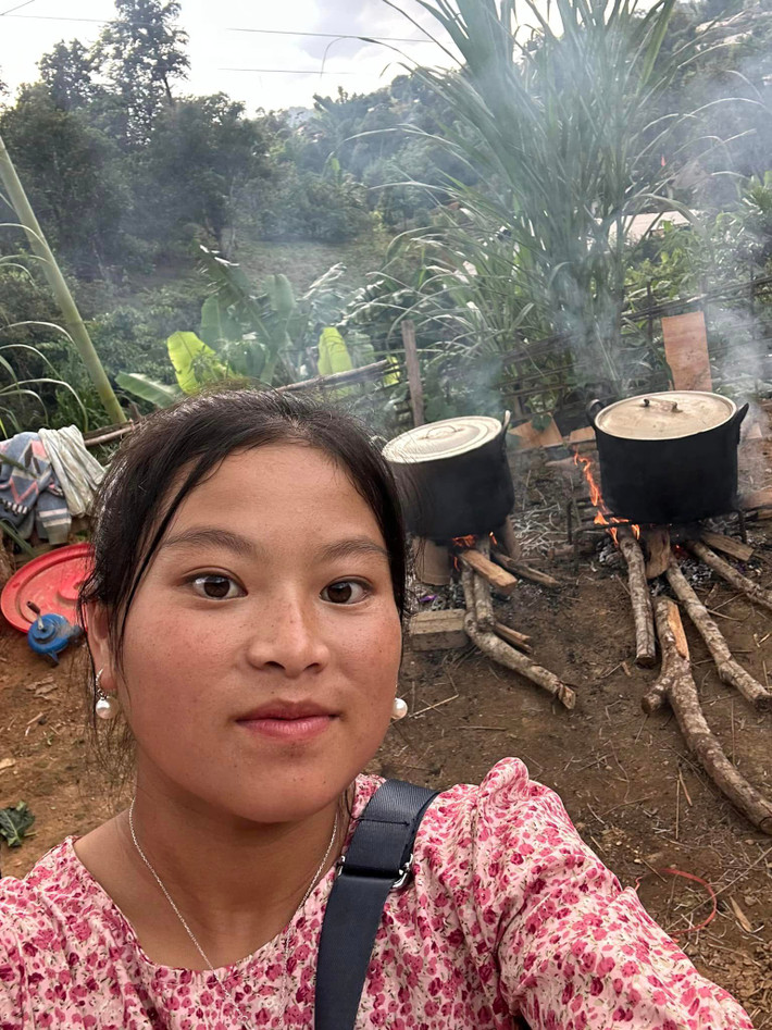 Cô chia sẻ trong lần sinh em bé thứ 2, cô chủ yếu dùng lại quần áo của con đầu. Bên cạnh đó, cô cũng cảm ơn cộng đồng mạng đã gửi thêm quần áo cho hai mẹ con khi biết Bầu mang thai.