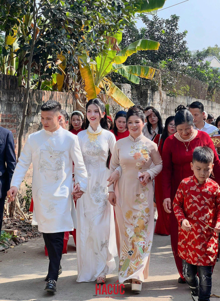 Nhiều người vô cùng hâm mộ với Chu Thanh Huyền vì có một người mẹ chồng tâm lý, chiều chuộng con dâu đến như vậy.