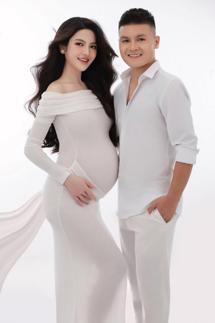 Trong thời gian mang thai, Chu Thanh Huyền thường xuyên cập nhật những hình ảnh quá trình phát triển của thai nhi.