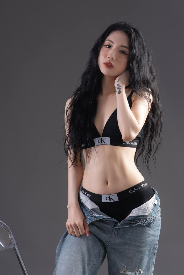 Rời màu áo đấu, Duyên thường làm mẫu cho 1 số thương hiệu thời trang.