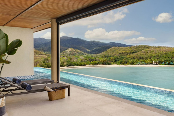 Grenada là một quốc đảo thuộc vùng biển Caribe, gồm một đảo chính và sáu đảo nhỏ hơn nằm gần nhóm đảo Grenadines. Đến đây, du khách có thể “thả” mình trên những bãi biển cát trắng, nghỉ dưỡng tại các khu resort hay hòa mình vào những bữa tiệc ngoài bãi biển đặc trưng của vùng Caribe. Ảnh: Six Senses La Sagesse Grenada
