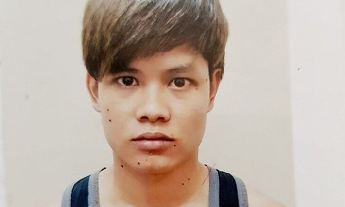 Cụ thể, Nghiệp đã nhiều lần chụp lén cảnh khách trọ khỏa thân trong phòng, rồi tìm số điện thoại của nạn nhân, nhắn tin dọa sẽ tung hình ảnh nhạy cảm lên mạng nếu không trả 20 triệu đồng. Sauk khi nữ nạn nhân chuyển tiền, Nghiệp đã bị công an tạm giữ hình sự.