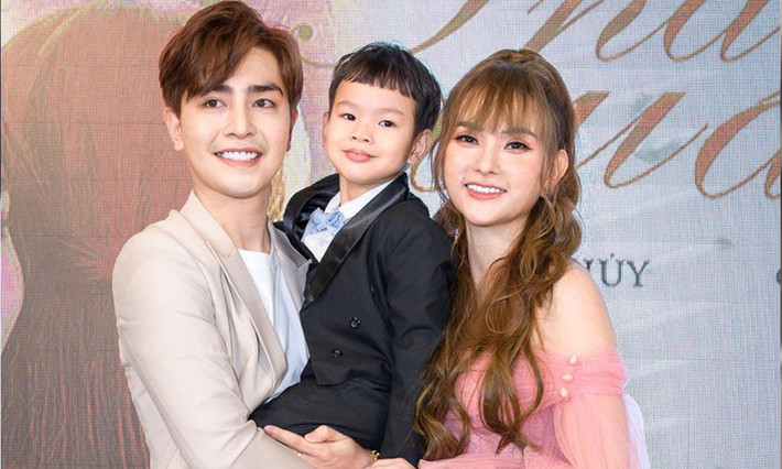 Kin Nguyễn cũng phủ nhận việc cấu vào tay con trai riêng của vợ. Anh chia sẻ: "Tính cách Henry ăn đồ ngọt và uống ngọt nhiều sẽ bị tăng động và không kìm chế được hành động của mình, dễ bị quấy. Mỗi lần Henry như vậy, Kin đều kéo giữ tay con lại, để con biết mình đang như vậy là không ngoan, bình tĩnh lại. Hôm qua, lúc Kin kéo tay con thì lỡ trúng vào cạnh bàn bên dưới khiến con đau. Điều này là lỗi của Kin hoàn toàn vì không quan sát kỹ cạnh bàn".