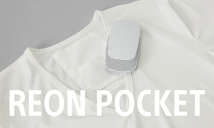 Chiếc điều hòa gắn người này có tên là Sony Reon Pocket. Nó có thể giúp người dùng giảm nhiệt trong những ngày nắng, giữ ấm trong những ngày lạnh và làm khô những khi trời nồm ẩm.