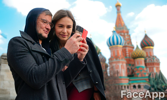 Các nghị sĩ Mỹ còn đòi mở cuộc điều tra và ra lệnh cấm vì lo ngại Faceapp sẽ ăn cắp lượng lớn dữ liệu cá nhân của các công dân Mỹ. Đáp lại thông tin này, đại diện Faceapp cho biết, ứng dụng sẽ tự xóa dữ liệu của người dùng và không hề lưu trữ hay chia sẻ lại cho bất kỳ một bên thứ ba nào khác khai thác, sử dụng.