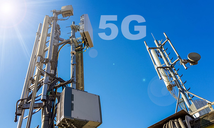 Điểm thứ tư: Thời lượng pin giảm: Một con chip mạng 5G chạy nhanh hơn, vận chuyển nhiều dữ liệu hơn chip 4G LTE, tất nhiên sẽ tiêu tốn nhiều năng lượng hơn. Tất cả các mẫu điện thoại tham gia thử nghiệm mạng 5G: Moto Z3, Galaxy S10 5G, LG V50 đều cho kết quả pin sụt nhanh hơn khá nhiều, so với việc sử dụng hạ tầng mạng 4G LTE. Nếu tần suất sử dụng tương đương nhau, rất có thể người dùng smartphone 5G sẽ phải thay pin hoặc thậm chí thay cả máy sớm hơn so với người dùng máy 4G LTE.